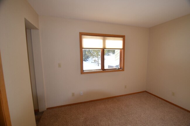 Building Photo - 416 Fuller Placer Rd