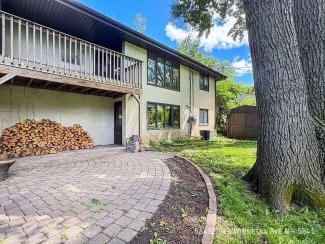 Building Photo - 5841/5843 Winnetka Ave N-5841
