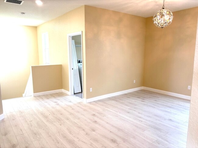 Building Photo - 7962 NW Greenbank Cir