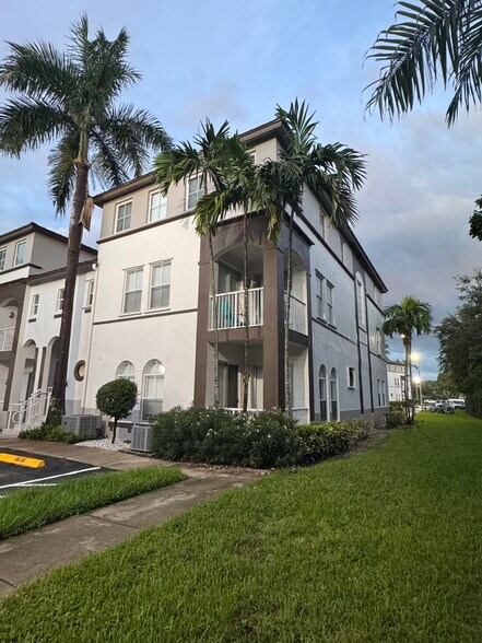 Building Photo - 4415 SW 160th Ave
