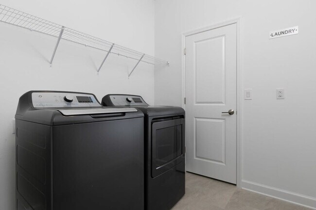 Building Photo - 4290 Paragraph Dr