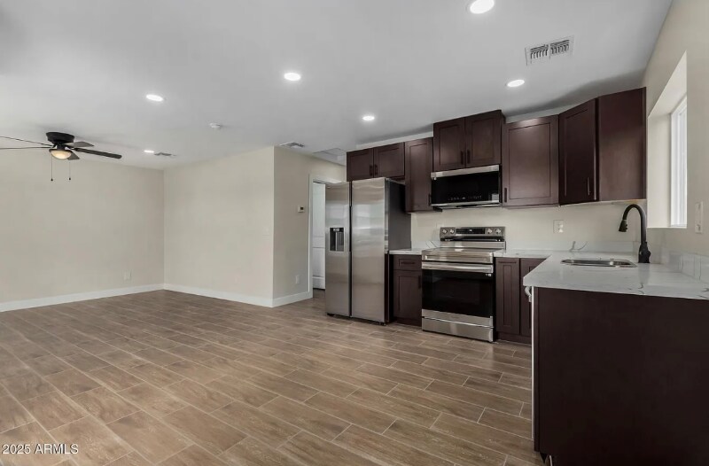 Building Photo - 1009 S 17th Ave