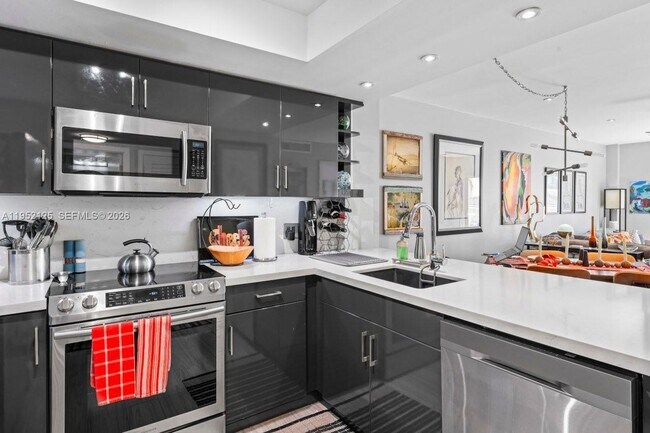 Building Photo - 1450 Lincoln Rd