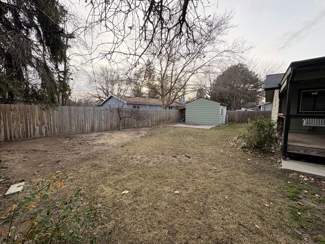 Building Photo - 1405 E Bergeson St