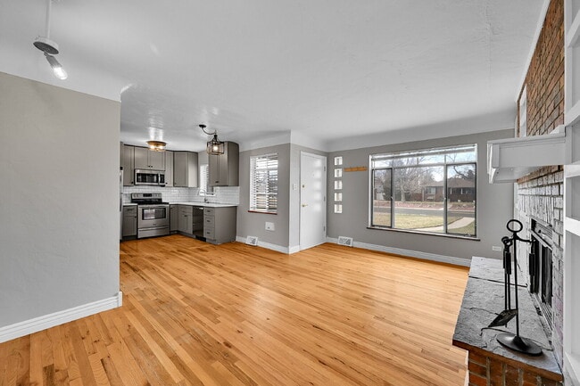 Building Photo - $2,540.95, 3 bed, 1 bath located in Denver with a newly renovated kitchen and In Unit Laundry!