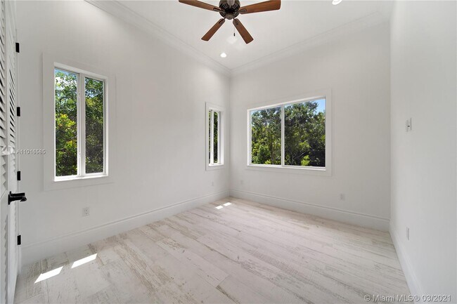 Building Photo - 2 Flamingo Hammock Rd