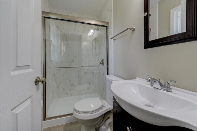 Building Photo - 624 S Pam Ave