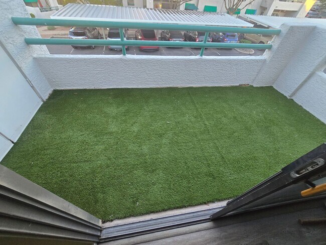 Building Photo - Beautiful 2 bedroom, 2 bath Condo available