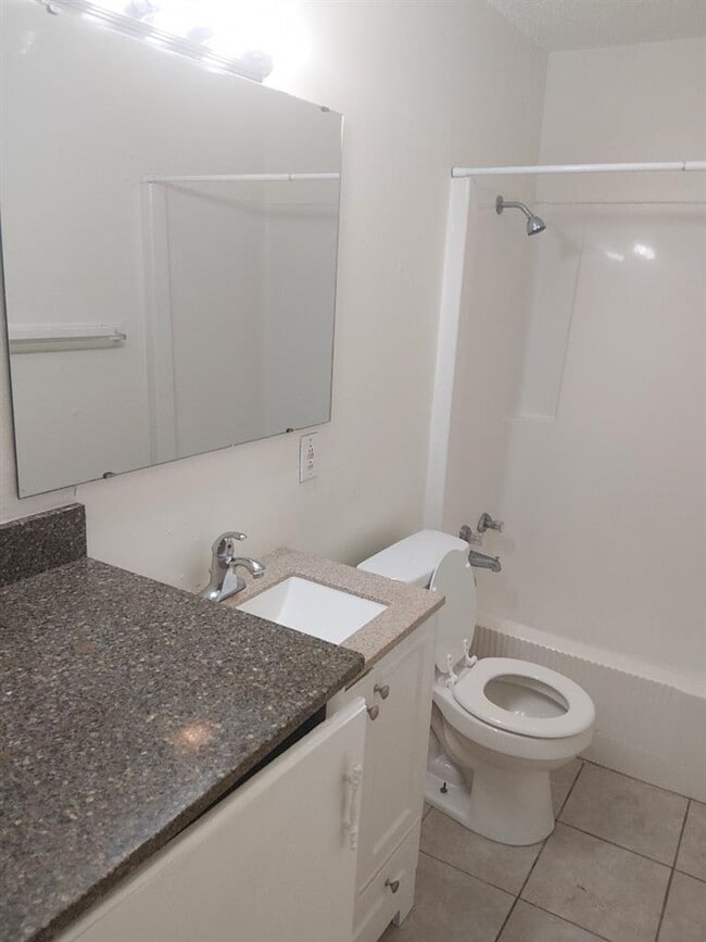 Building Photo - 2111 NW Lindy Ave