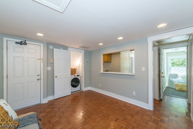 Building Photo - 165 Hillside Ave