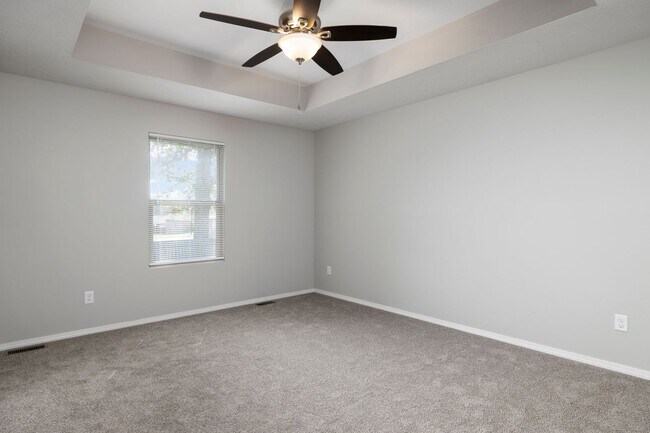 Building Photo - 4 Bedroom Home in Republic with fence!