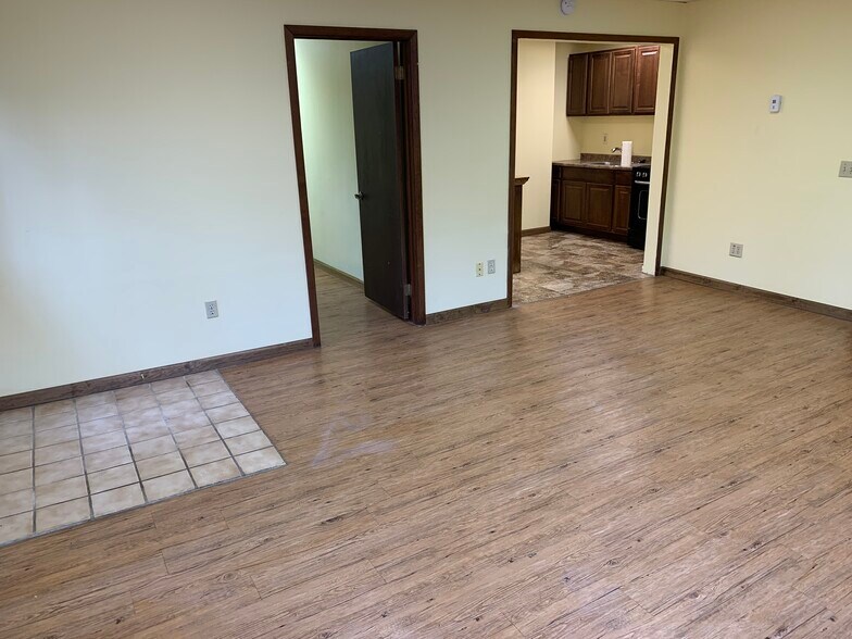Building Photo - 145 Oakwood Rd