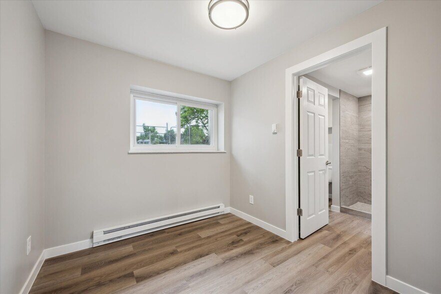 Downstairs Bedroom with Full En Suite Bath - 9385 Carr St