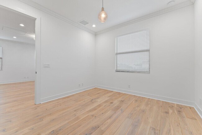 Building Photo - 4084 Faraday Wy