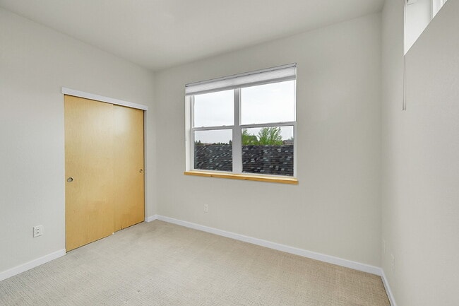 Building Photo - $2,895.00, 3 bedrooms, 3.5 baths, located ...