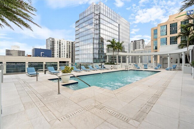 Building Photo - 100 E Las Olas Blvd