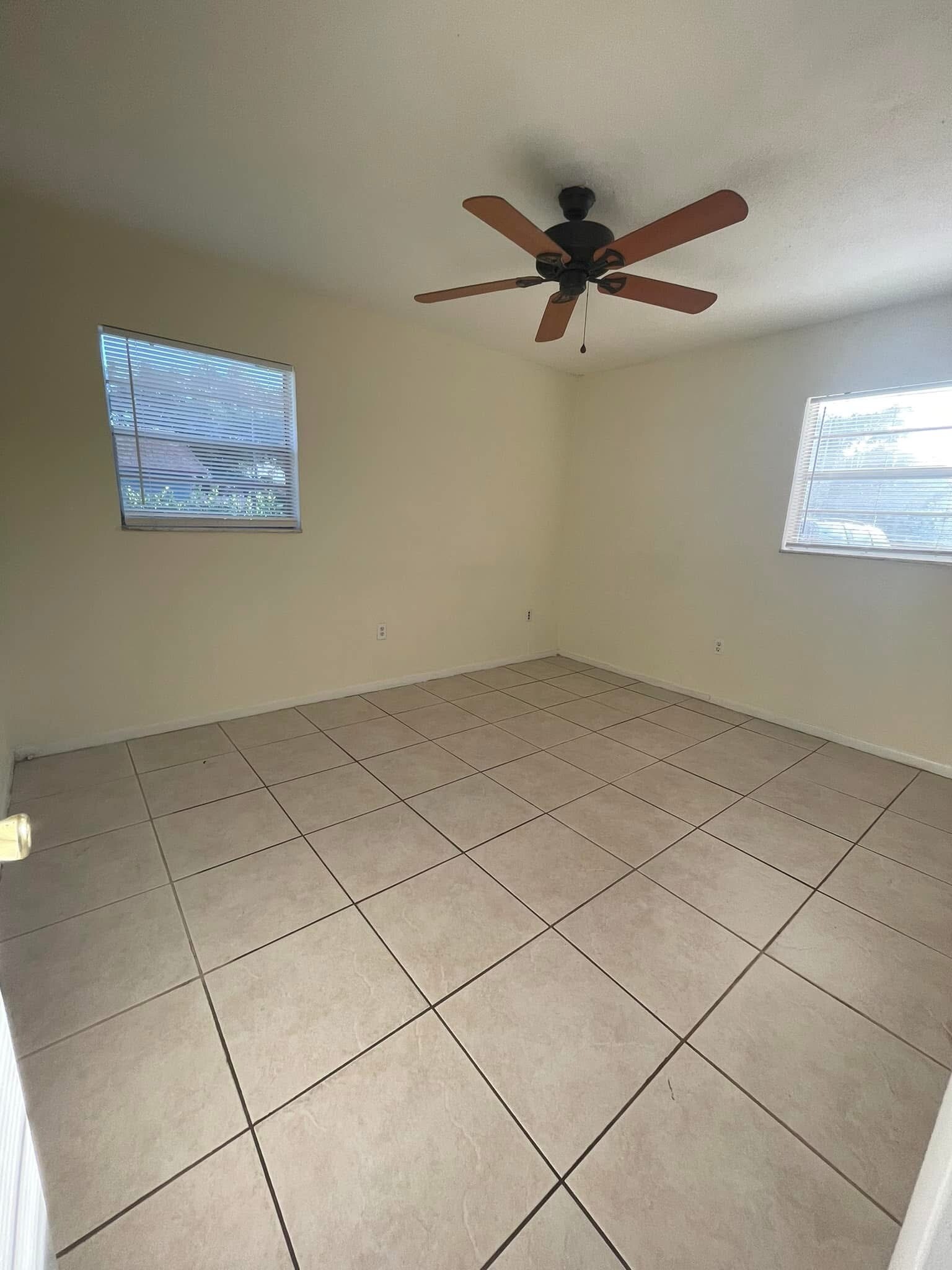 Building Photo - 1536 Barbarie Ln