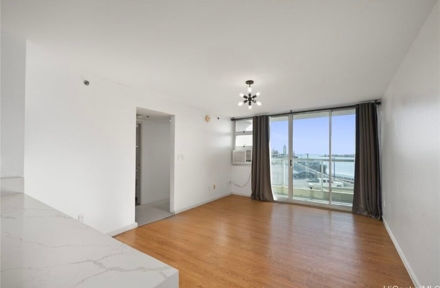 Living room - 215 N King St