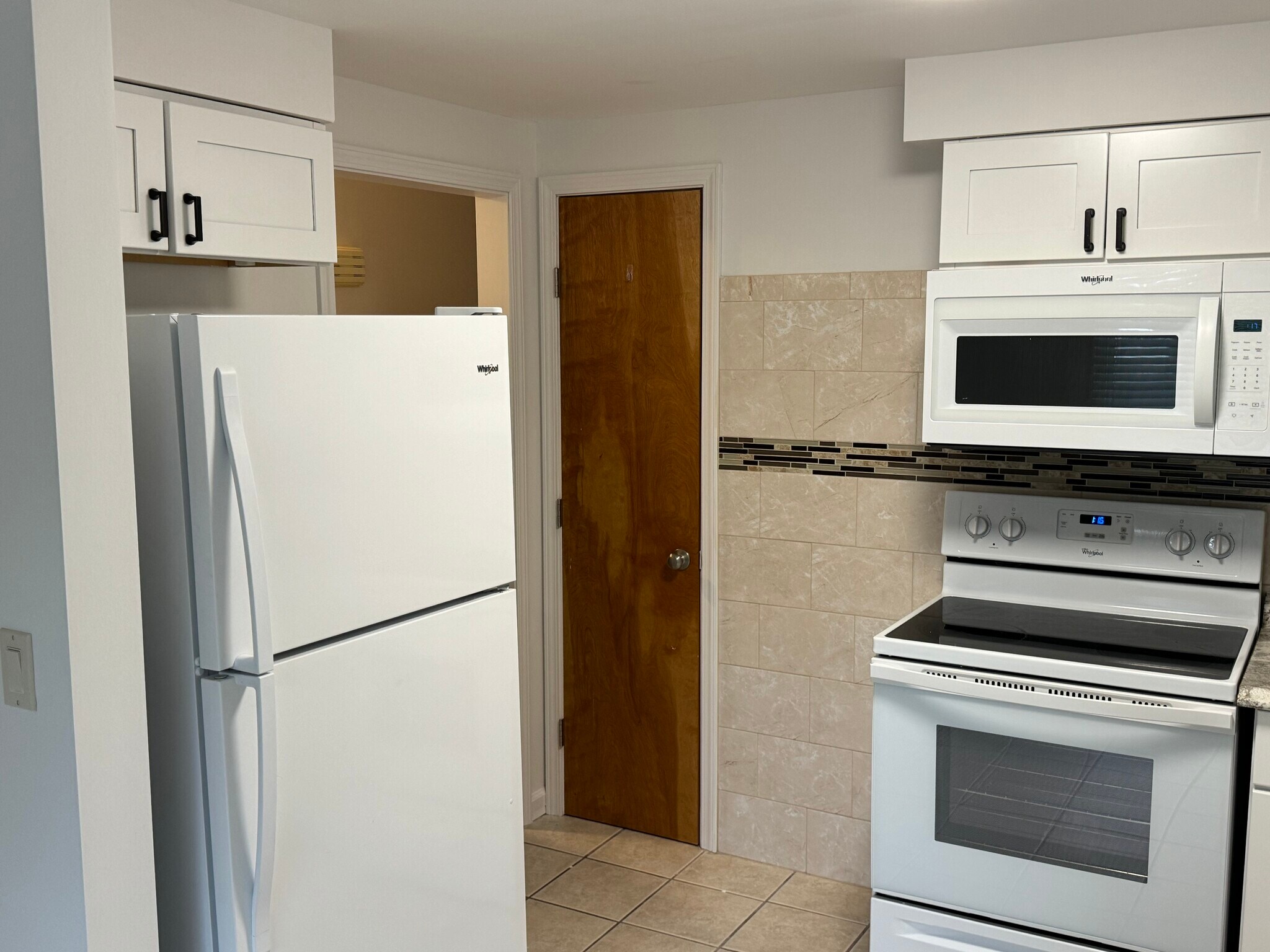 Building Photo - 194 Linden Ave