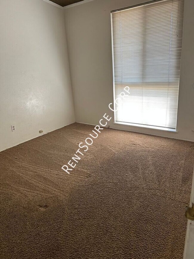 Building Photo - 561 Frances Dr