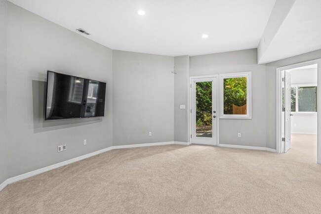 Building Photo - Luxury 4 bed 4 bath home in Lakemont, Bellevue