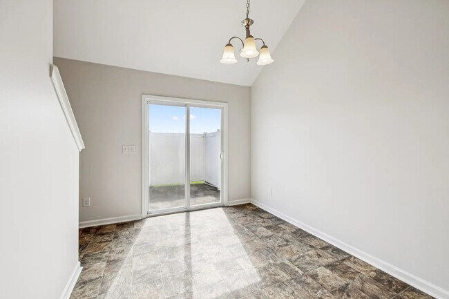 Building Photo - 1067 Muna Ct