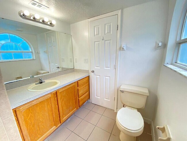 Building Photo - 2751 N Poinciana Blvd