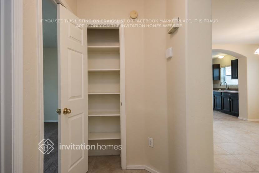 Building Photo - 13432 W Peck Dr