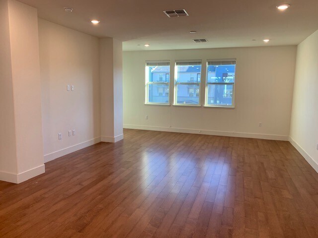 Building Photo - 3059 Threecastles Wy