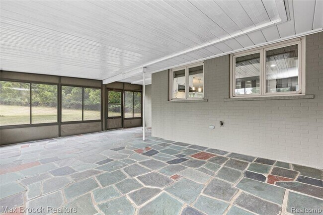 Building Photo - 3988 Lakeland Ln