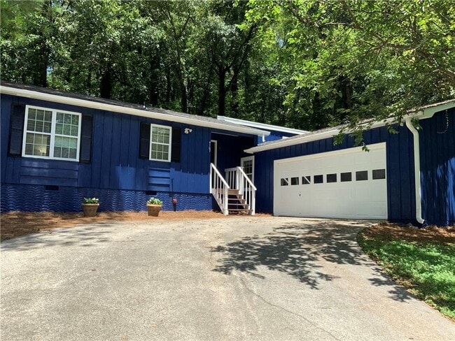 Building Photo - 4167 Oak Ferry Dr NE