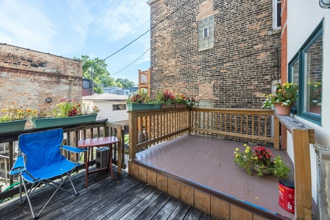 Building Photo - 1723 N Wood St