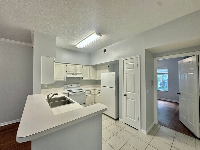 Building Photo - 10000 SW 52nd Ave