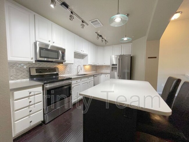 Building Photo - 14167 Sun Blaze Loop