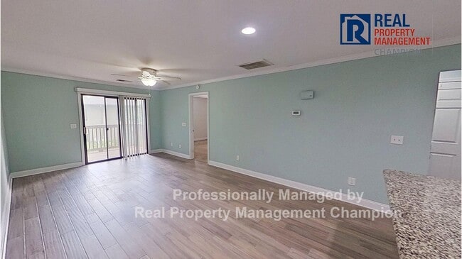 Building Photo - Beautiful Upper Level Condo with Convenien...