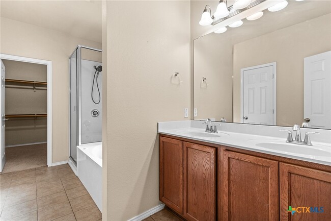 Building Photo - 5405 English Oak Dr