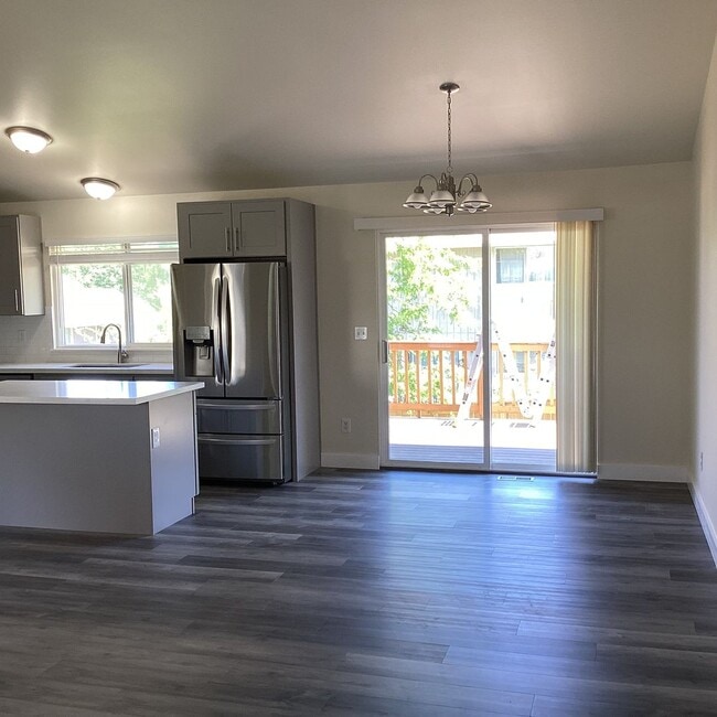 Building Photo - Beautifully Updated 4-Bedroom Home in Soug...