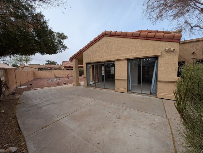 Building Photo - 3 Bedroom Patio Home in Joshua Village Nea...