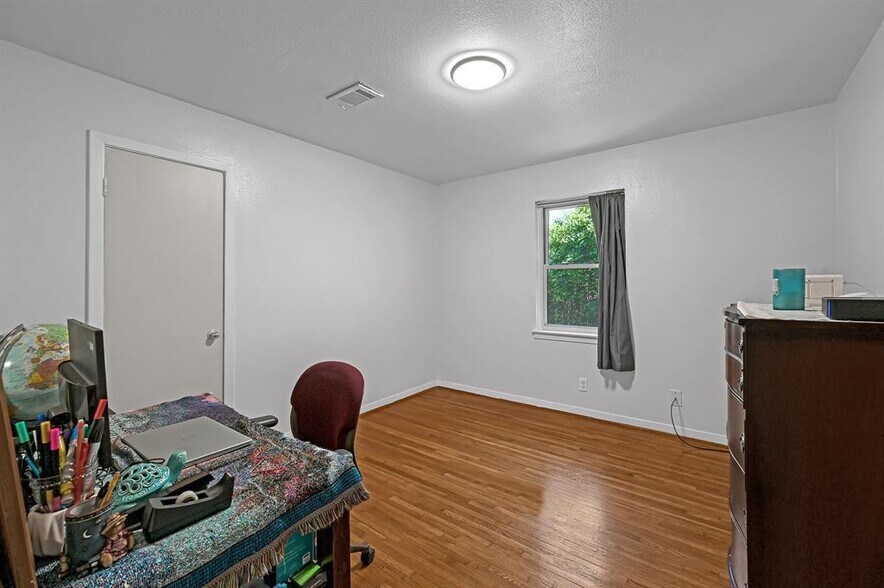 Building Photo - 3806 Tilson Ln