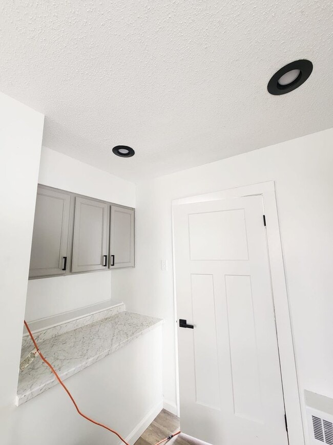 Building Photo - Fully Remodeled 5BR Home with 3-Car Garage...