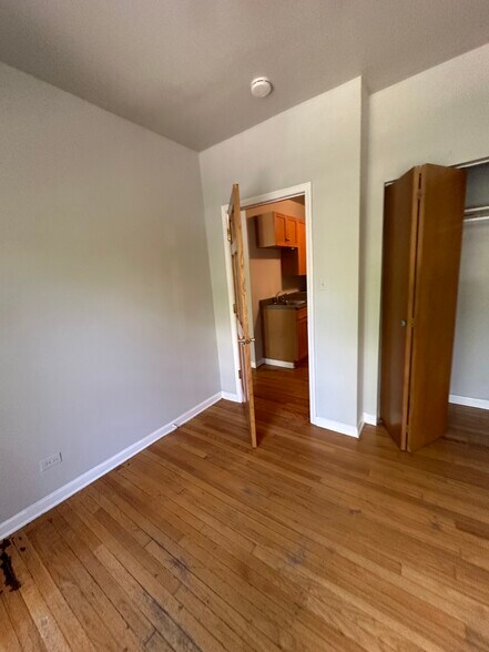 Building Photo - 4237 N Paulina St