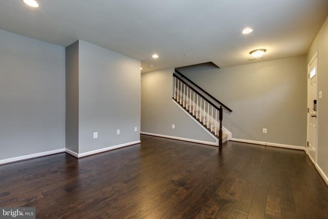 Building Photo - 1314 Hawthorn Dr