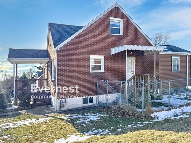 Building Photo - 3216 Elderwood Dr