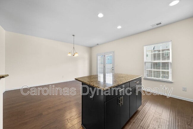 Building Photo - 4061 Zilker Park Dr
