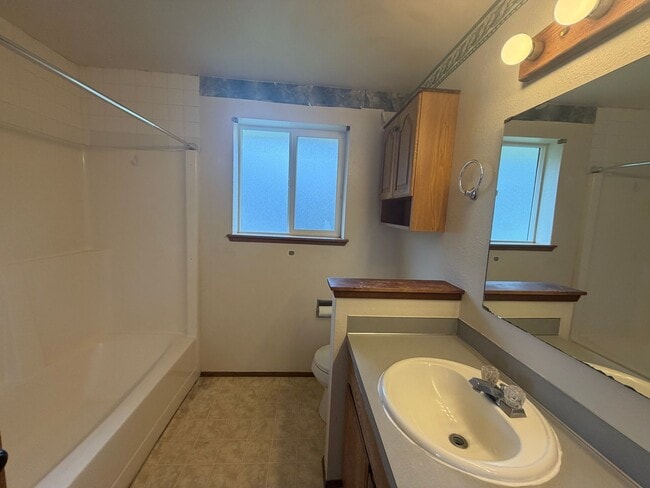 Building Photo - Beautiful 3 Bedroom Home in Olympia WA - Apply Today!