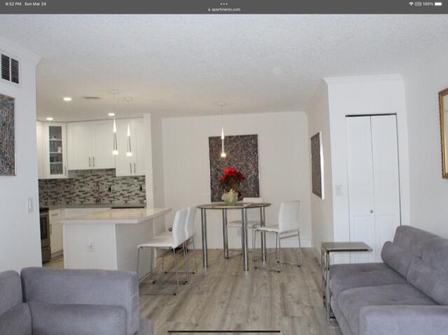 Building Photo - 120 Cypress Club Dr