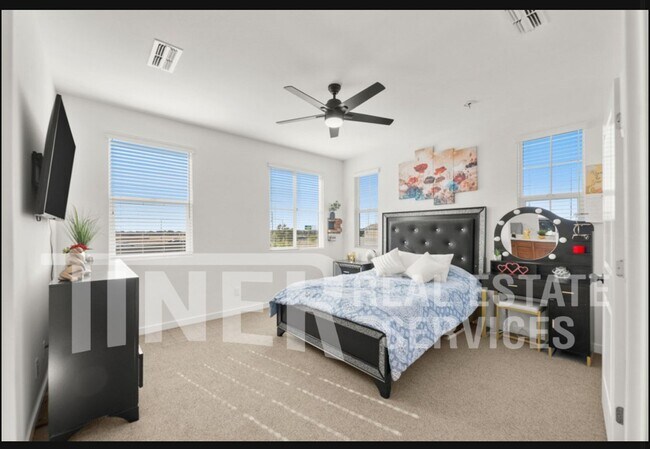 Building Photo - 5301 E Commerce Way