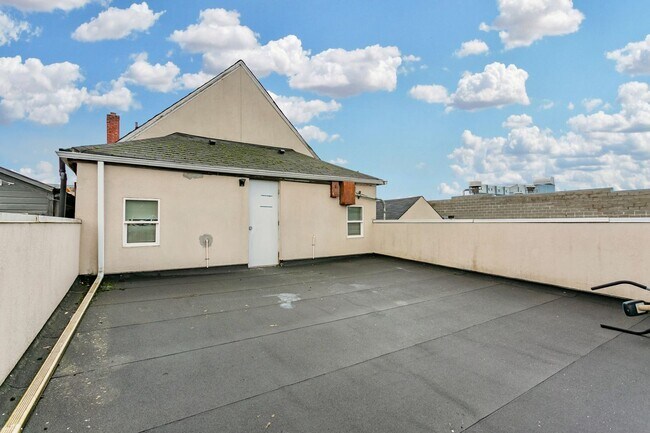 Building Photo - 5225 S Tacoma Way