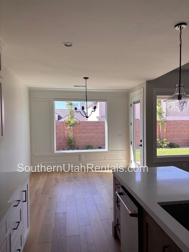 Building Photo - Beautiful 4 bed | 3 Bath | 3 Car Garage of...