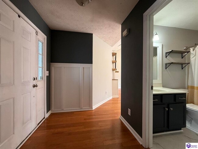 Building Photo - 115 Twin Oaks Dr